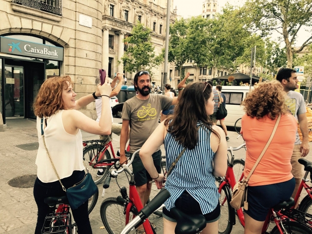 Cicloturistas con el monitor